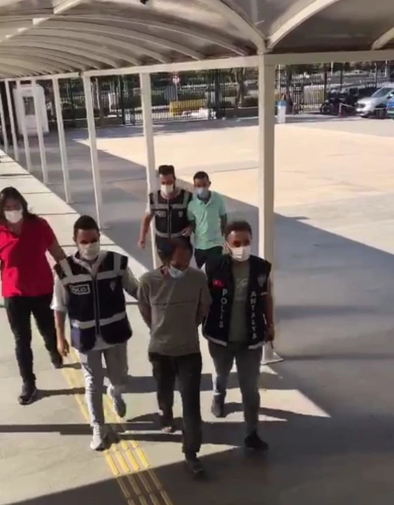 Çaldıkları kabloları yakarak ayrıştıran hırsızlara eş zamanlı operasyon
