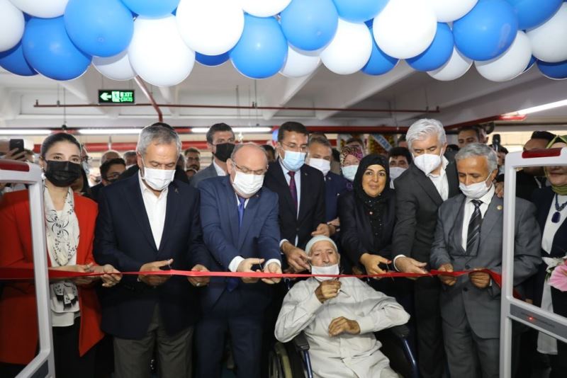 Hafız Ahmet Şen Gençlik Akademisi ve ‘Kitap Kahvem’ törenle açıldı
