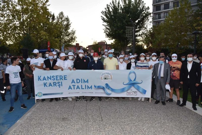 Manisalılar kanserle mücadele için yürüdü
