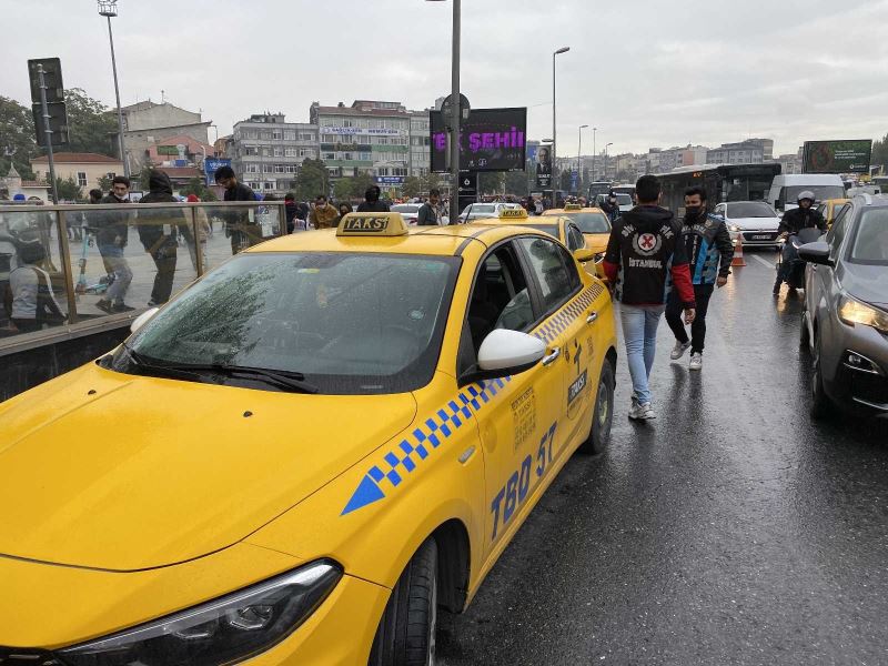 Turist kılığındaki polisler iş başında: Kurallara uymayan taksicilere ceza yağdı