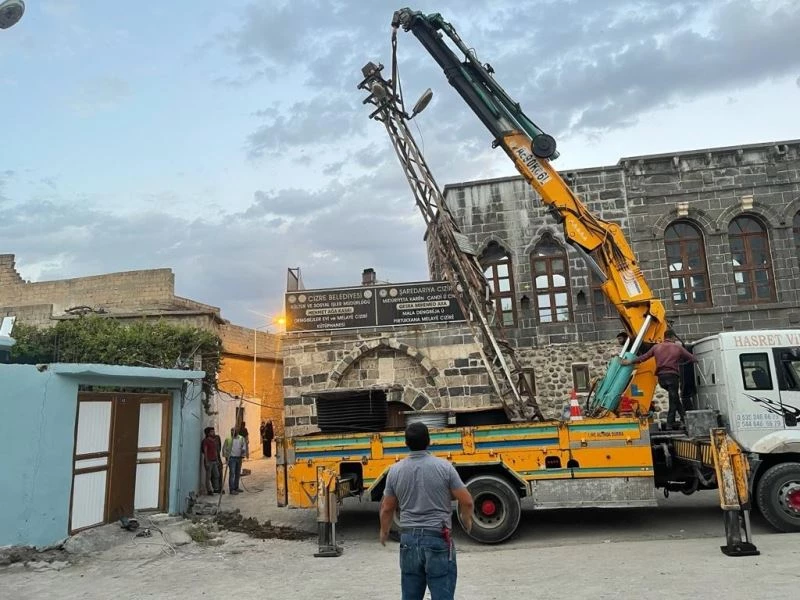 Dağkapı Mahallesinde elektrik direkleri kaldırılarak parke taşı döşeme çalışmaları başlatıldı
