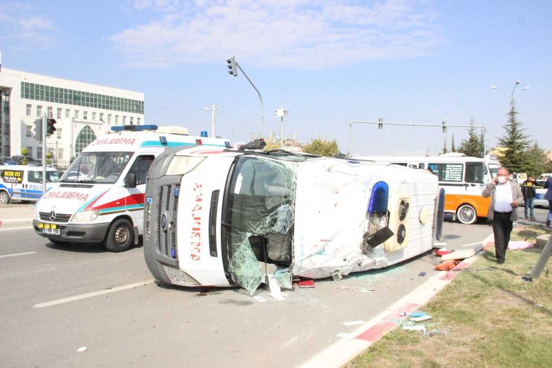 Karaman’daki ambulans kazasında yaralılardan 1’i hayatını kaybetti
