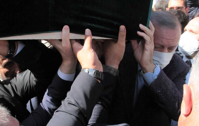 Cumhurbaşkanı Erdoğan, Saadet Partisi Yüksek İstişare Kurulu Başkanı Asiltürk’ün cenazesine katıldı

