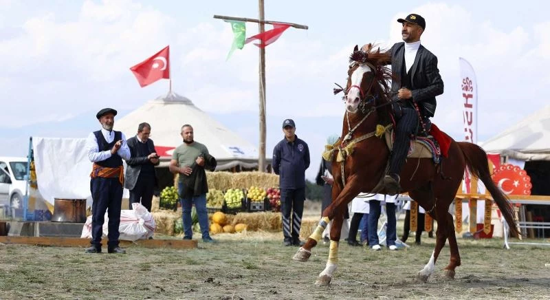 5. Geleneksel Cirit Turnuvası ve Oba Yaşamı Kültür Etkinlikleri yoğun ilgi gördü

