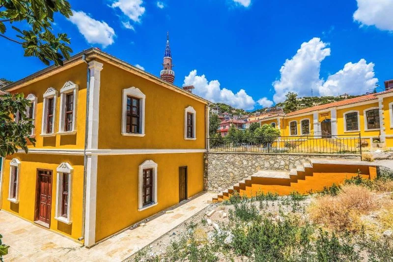 Büyükşehir, tarihi yapılara hayat vermeye devam ediyor
