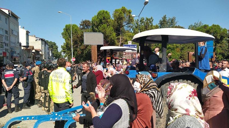 Vezirköprü’de belediyeyi taşlama eylemine 6 tutuklama, 18 adli kontrol
