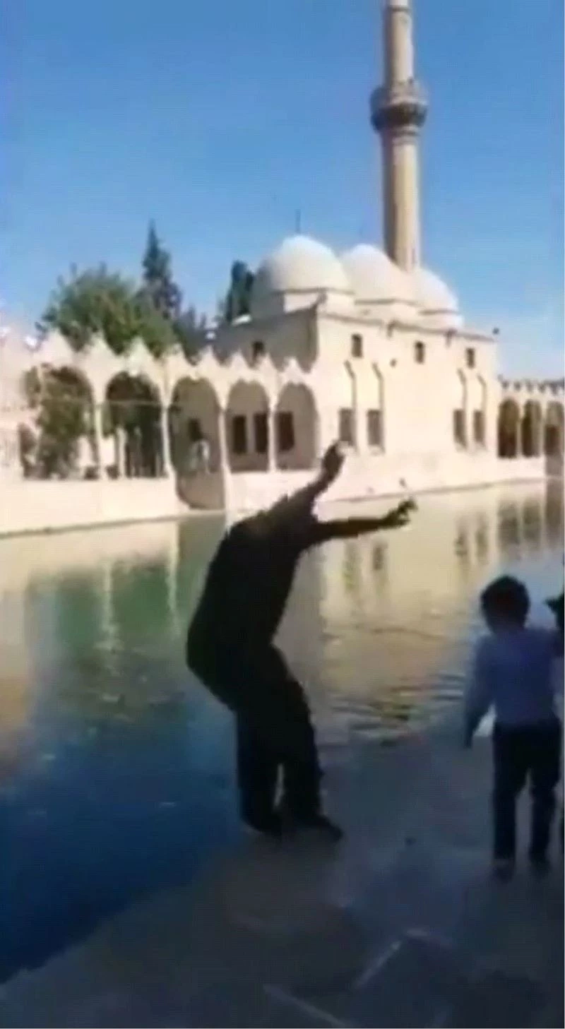 Canlı yayın yaparken Balıklıgöl’e düştü
