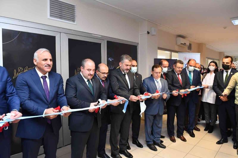 Bakan Varank Trabzon’da Kuyumculuk Tasarım Merkezi’ni hizmete açtı
