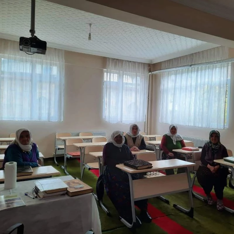 Kavaklı ve Balçıkhisar köylerinde yetişkinlere Kur’an-ı Kerim okuma kursu

