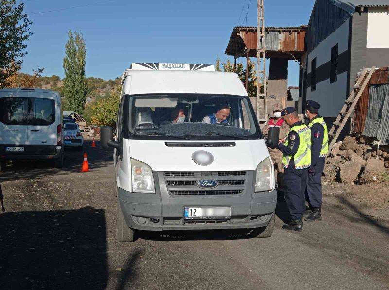 Bingöl’de jandarma ekipleri okul servislerini denetledi
