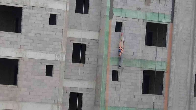 Yaşamla ölüm arasında asılı kaldı
