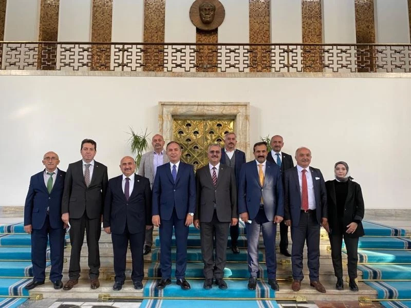 Belediye başkanları TBMM’ye çıkartma yaptı
