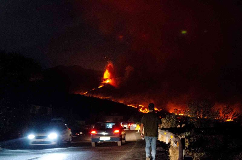 La Palma’daki yanardağda lav çıkışı hızlandı
