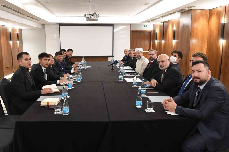 Diyanet İşleri Başkanı Erbaş, Kırgızistan Devlet Din Komisyonu Başkanı Abdıkarov ile görüştü
