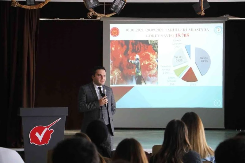 Başkan İnal öğrencilere itfaiyeciliği anlattı
