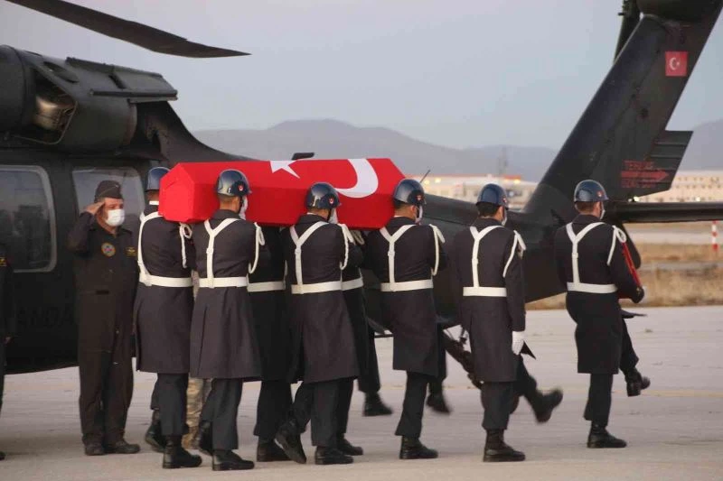 Şehit yakınından duygulandıran sözler: “Birimiz değil, binimiz bu millete feda olsun. Devletimiz yaşasın”
