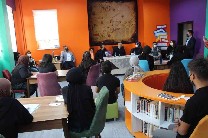 Gönül Dağı Yazarı ile söyleyişi
