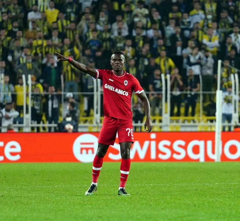 UEFA Avrupa Ligi: Fenerbahçe: 1 - Royal Antwerp: 1 (Maç devam ediyor)