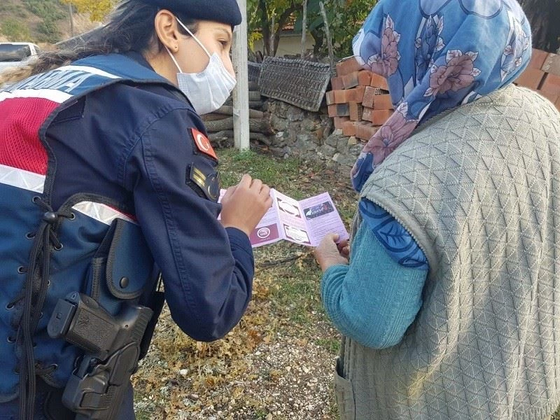 Kadın tarım işçileri ‘‘Aile içi ve Kadına Yönelik Şiddetle Mücadele’’ konularında bilgilendirdi
