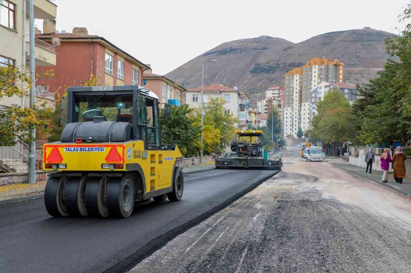 Talas Rüzgarlı caddesinde komple bakım yapılıyor
