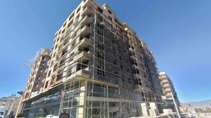 8. kattan düşen şantiye şefi feci şekilde can verdi
