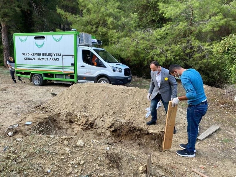 Muğla’da ölen kimsesiz İngiliz’in cenazesini belediye ekipleri kaldırdı
