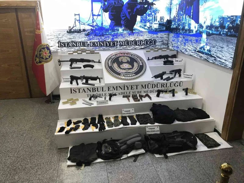 Eylem planı deşifre olan DHKP/C terör örgütünden ele geçirilen silahlar emniyette sergilendi
