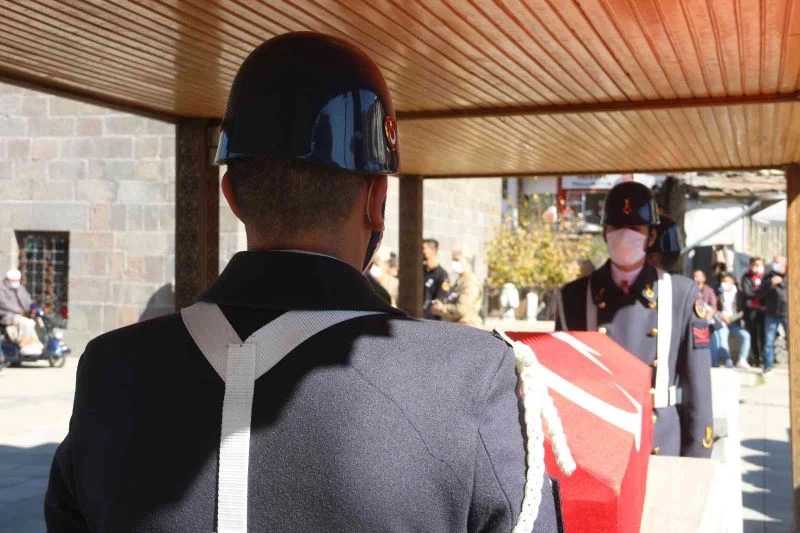 Şehit jandarma uzman çavuşu binler uğurladı
