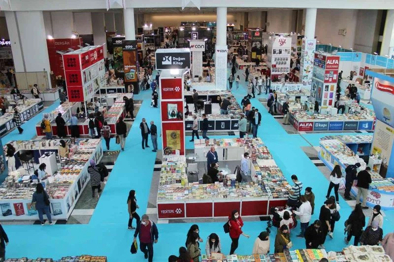 Ankara Kitap Fuarı kapılarını 16’ncı kez yayınevi ve sahaflara açtı
