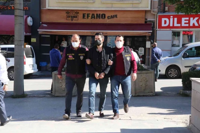 Öğrenci servisine silahla ateş eden şüpheli yakalandı
