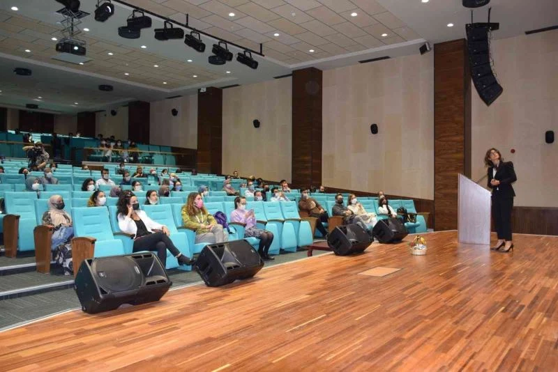 Modern tıpta arı ürünleri anlatıldı
