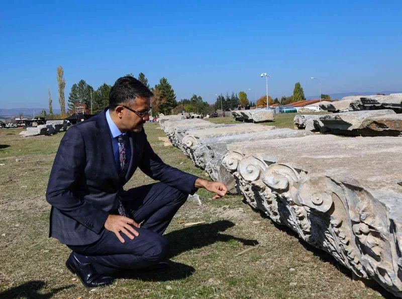 Vali Çelik: “Aizanoi Antik Kenti’nin tüm ihtişamı ve görkemiyle gün yüzüne çıkarıldı”
