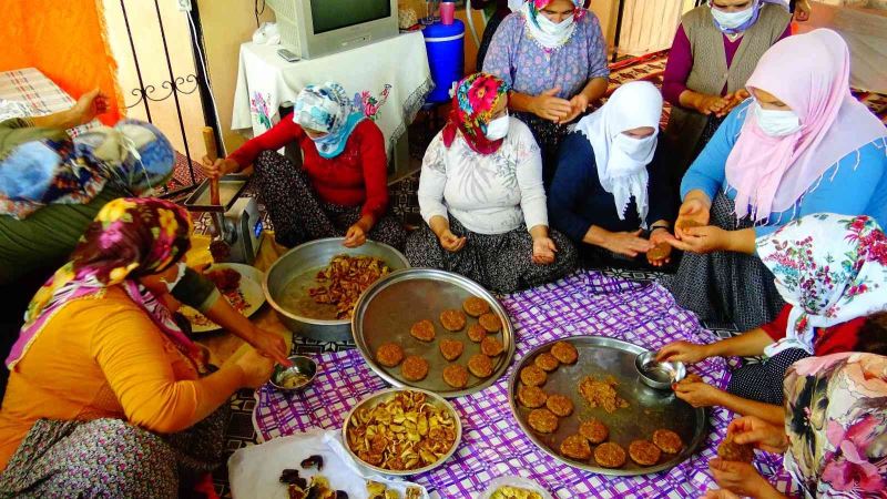 Türkiye’nin tek farklı iklimine sahip köyünde incir pestili yapıyorlar
