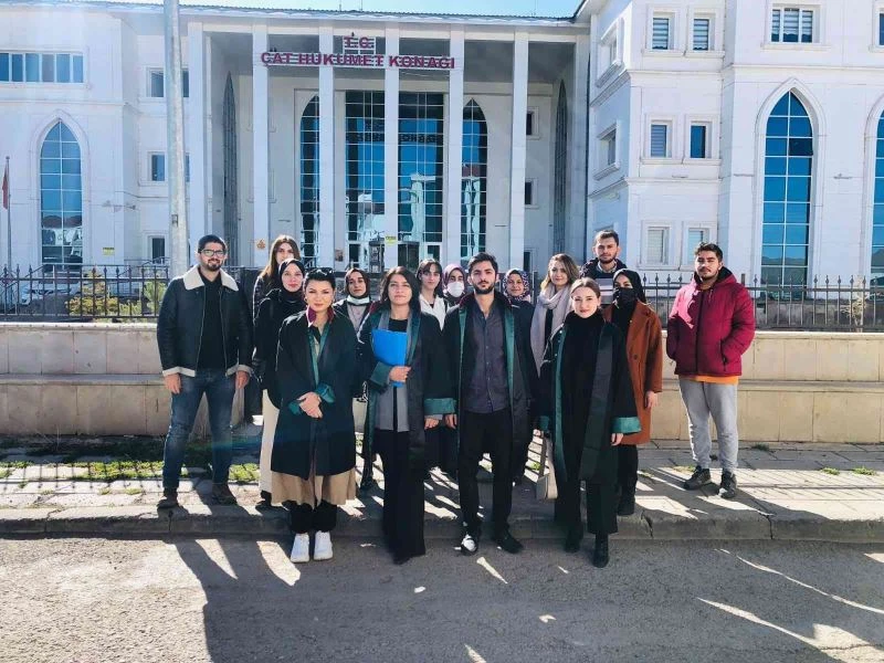 Kız çocuğunu istismar ettiği iddiasıyla yargılanan sanığa yurtdışı yasağı verildi, dava 9 Aralık’a ertelendi
