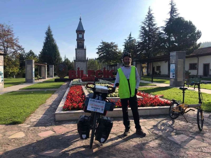 Afrikalı çocukların durumuna dikkat çekmek için 10 bin kilometre pedal çevirecek
