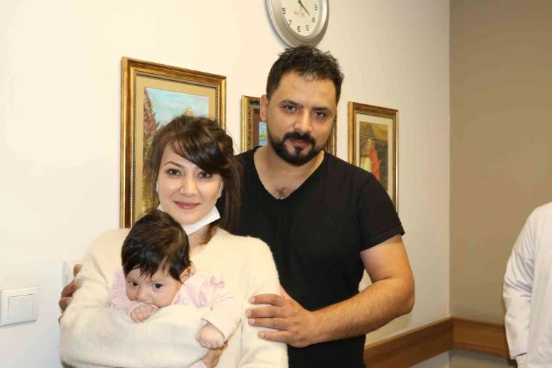 Doğuştan makatı tıkalı doğan bebeği tek ameliyatla tedavi etti
