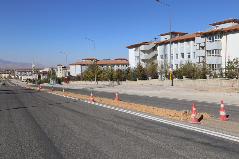 Başkan Kalaycı: “Trafiğin yoğun olduğu yolları daha konforlu hale getiriyoruz”
