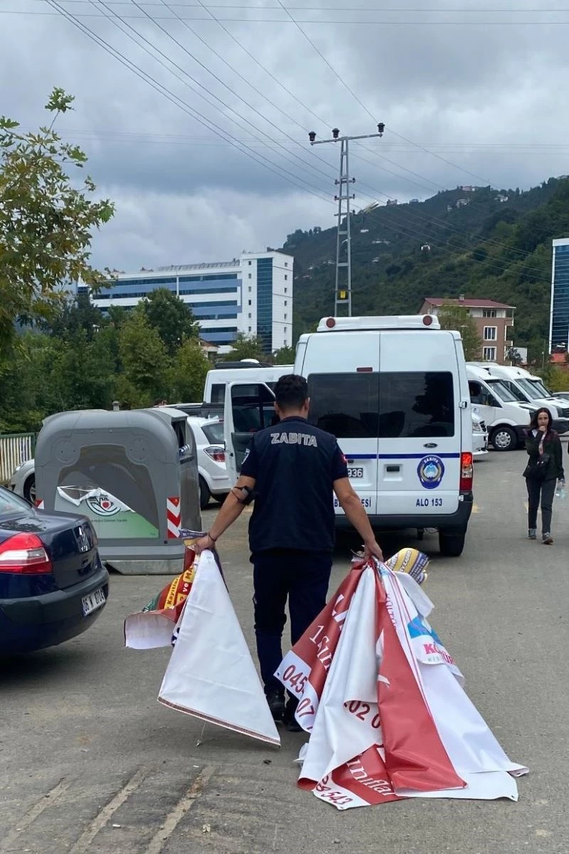 Giresun Belediyesi zabıtasından izinsiz afiş denetimi
