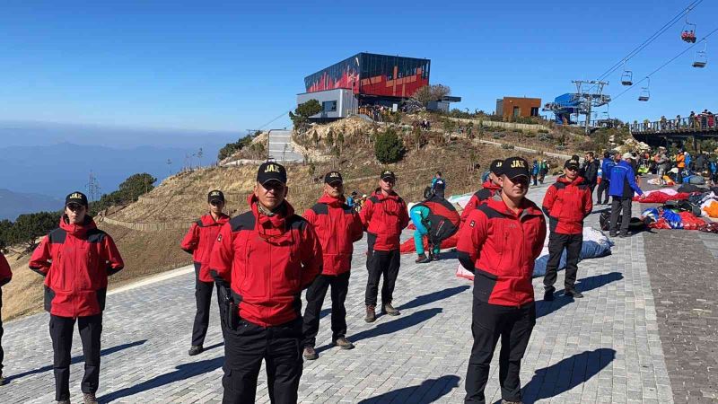 Jandarma hava oyunlarındaki kazalara anında müdahale ediyor
