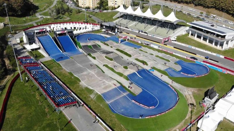 150 sporcu şampiyon olmak için pedal çevirmeye başladı
