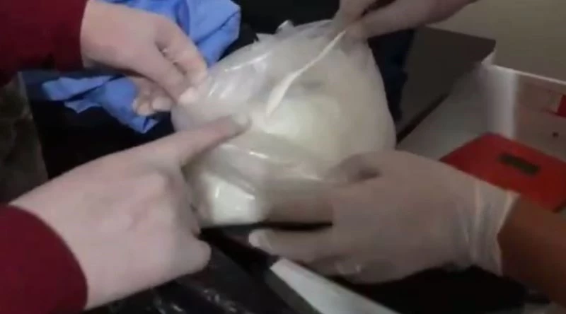 Yatak odasında çekmecede yüklü miktara uyuşturucu maddesi bulundu
