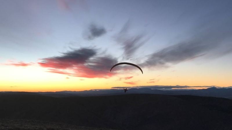 (Özel) Bayburt semalarında uçan yamaç paraşütçüleri drone ile görüntülendi
