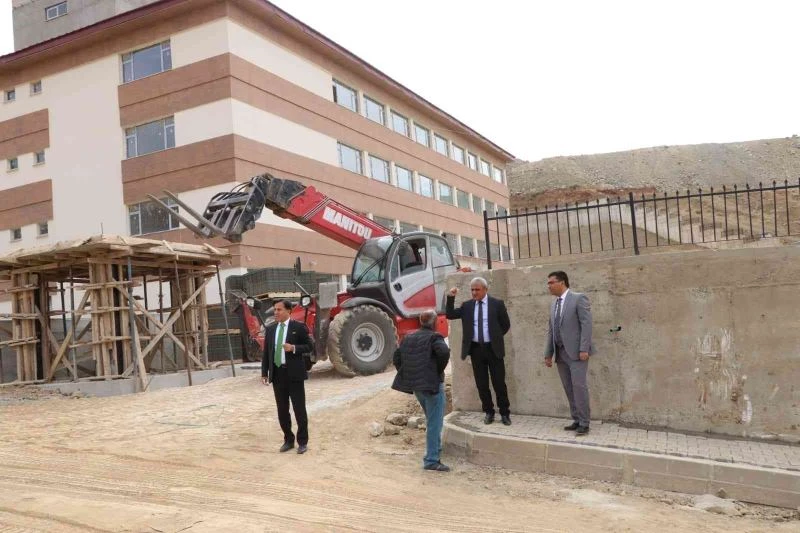 Hakkari’deki okul inşaatları hızla tamamlanıyor
