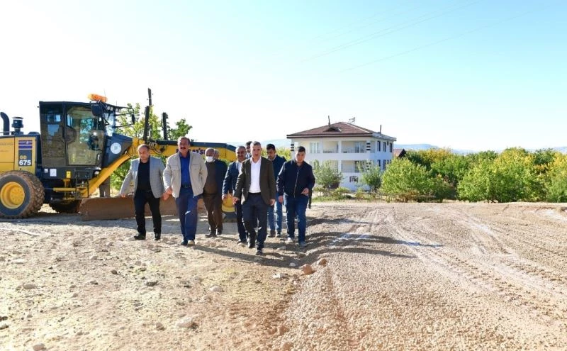 Yeşilyurt’ta Bindal Mahallesi’nin ulaşım ağını yeniliyor
