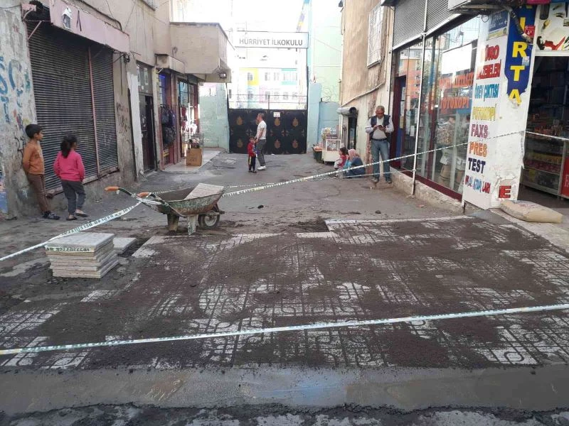 Bağlar sokaklarında tümsek ve çukurlar kaldırıldı, yeni karo taşları döşendi
