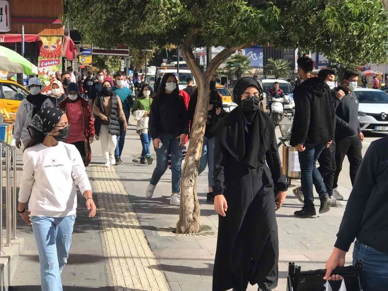 Elazığ’da aşılamada yükseliş, vaka sayılarında da düşüş sürüyor
