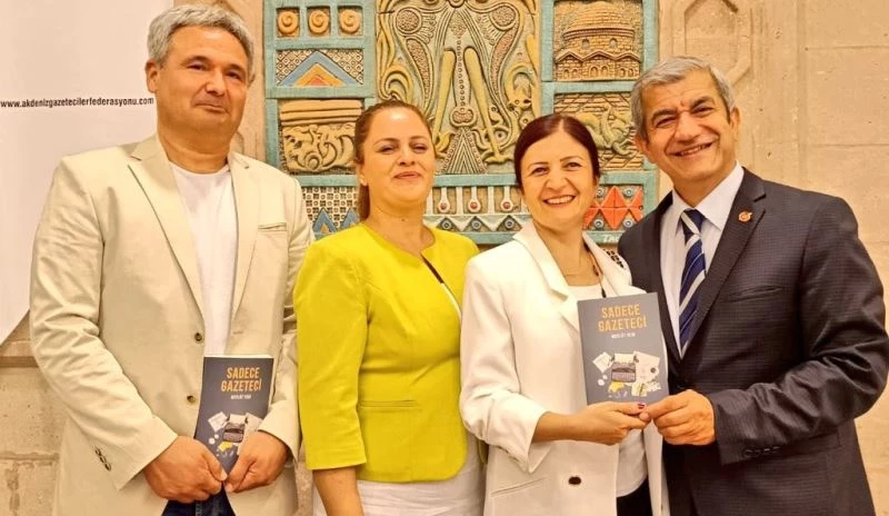 Onursal Başkan seçilen Mevlüt Yeni, belge ve plaketini aldı
