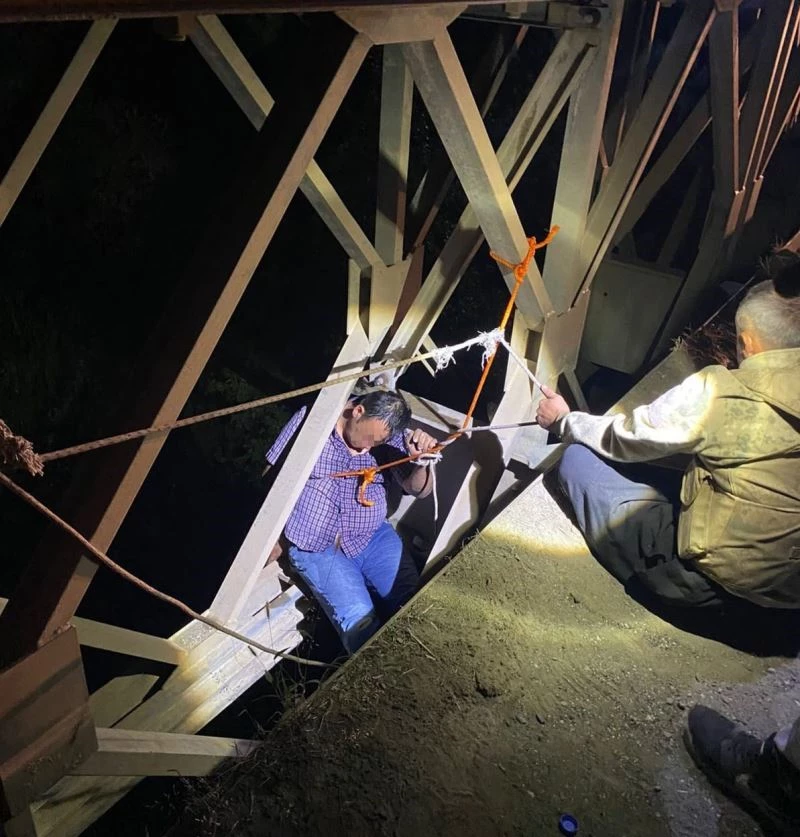 İntihar etmek için çıktığı köprüde sara nöbeti geçirince hayatı kurtuldu
