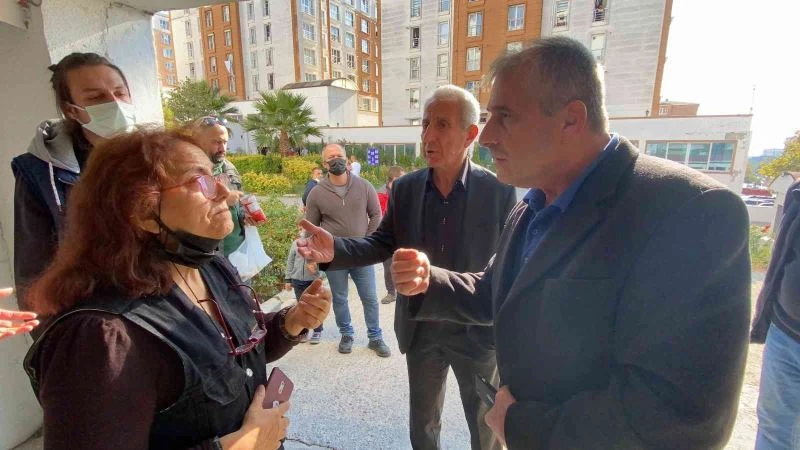 Site sakinleri yönetim için ayaklandı
