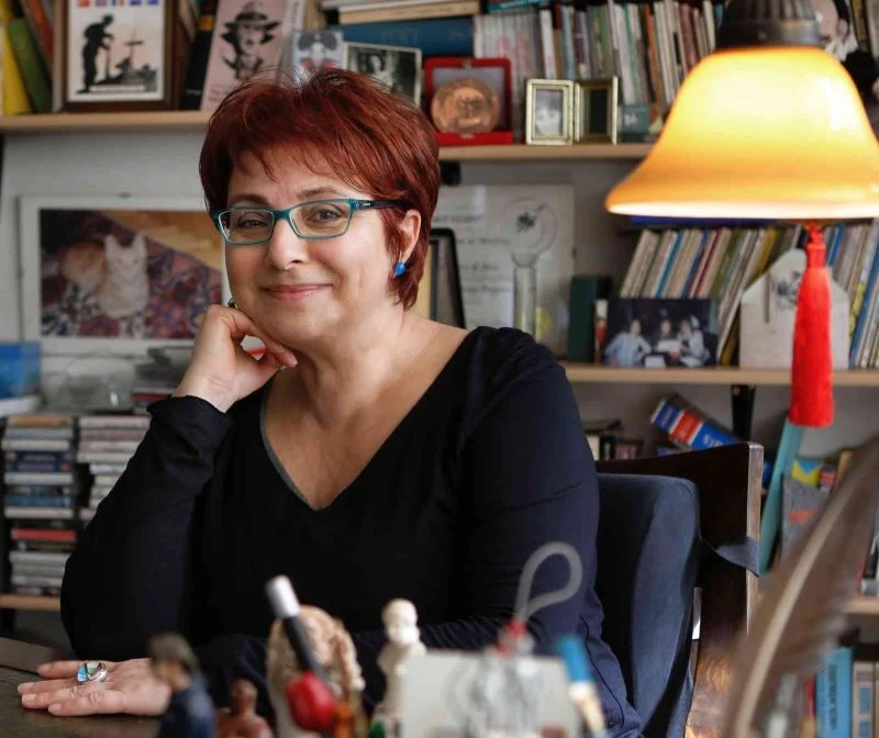 Buket Uzuner ve Cevat Çapan’a Muratpaşa’dan onur ödülü
